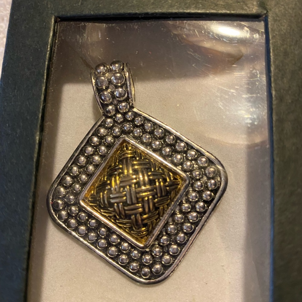 NWOT designer inspired pendant